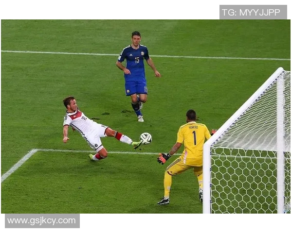 足球赛场的激情瞬间开场句揭示比赛的魅力与期待